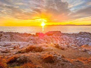 Güney Fransa 'da, gün batımında Cap d' Antibes 'de manzara