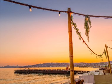 Güney Fransa 'da Juan les Pins sahilinde gün batımı