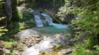 Avusturya, Untertauern 'deki Tauernkaralm parkında şelale.