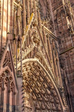 Strasbourg Katedrali ya da Strasbourg Leydimizin Katedrali