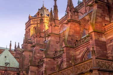 Strasbourg Katedrali ya da Strasbourg Leydimizin Katedrali