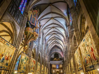 Strasbourg Katedrali ya da Strasbourg Leydimizin Katedrali