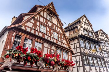 Strazburg, Alsace, Fransa 'da tipik yarı keresteli evler