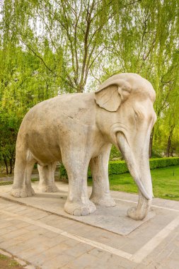 Hayvanlar Bulvarı, Pekin, Çin. Bu bölgede 1368 'den 1644' e kadar Çin 'i yöneten Ming Hanedanlığı' nın en büyük imparatorlarının mezarları bulunmaktadır..