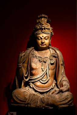 kırmızı bir arka plan ile Buda heykeli