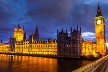 Big Ben, Parlamento geceleri Westminster Köprüsü, Londra, İngiltere