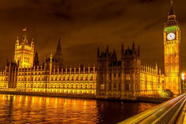 Büyük Ben ve parlamento geceleri, Londra.