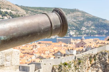 Hırvatistan 'ın Dubrovnik duvarlarında Canon