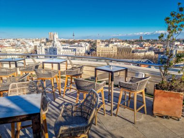 Gran Via Caddesi manzaralı çatı, Madrid, İspanya