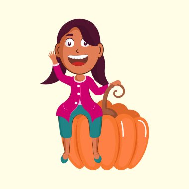 Bej arka planda Balkabağının üzerinde oturan neşeli genç kız.