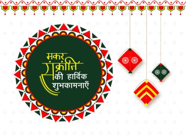 Mutlu Makar Sankranti, beyaz arka planda asılı uçurtmalarla Hintçe Dilekler Dili Yazıyor.