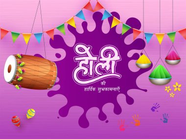 Soyut Gradyan Mor Arkaplan Üzerine Asılı Dhol, Renk Kâseleri, Balonlar ve El Baskılarıyla En İyi Holi Metni Yazıları.