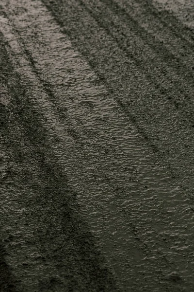 Σκούρο Λασπωμένο Φόντο Δρόμο Ίχνη Ελαστικών Βρώμικο Έδαφος — Φωτογραφία Αρχείου