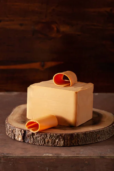ノルウェーの伝統的なブラウンチーズ — ストック写真
