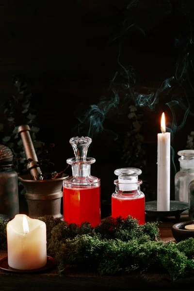 Hexerei Stilllebenskonzept Mit Zaubertrank Kräuterzutaten Kerzen Und Magischen Geräten — Stockfoto