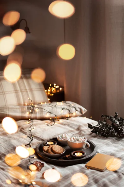 Тепла Затишна Спальня Зимовий Або Осінній Інтер Чашкою Гарячого Шоколаду — стокове фото