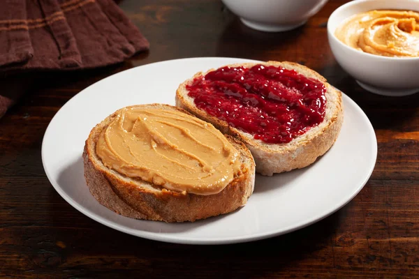 Manteiga Amendoim Lisa Torrada Pão Geleia Sanduíche Tradicional Americano — Fotografia de Stock