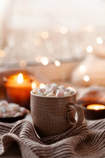 Ciepłe Przytulne Ułożenie Okna Zima Lub Jesień Koncepcja Kawa Świece — Zdjęcie stockowe