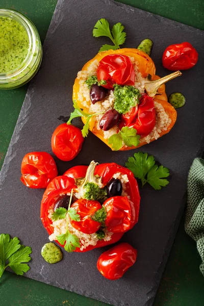 Pimientos Rellenos Con Tomates Quinua Aceitunas Salsa Hierbas Chimichurri —  Fotos de Stock