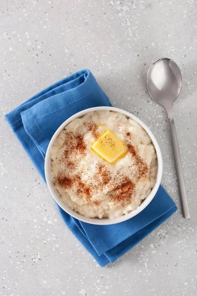 Rijstpudding Met Boterkaneel Franse Riz Lait Noorse Risgrot Traditioneel Ontbijtdessert — Stockfoto