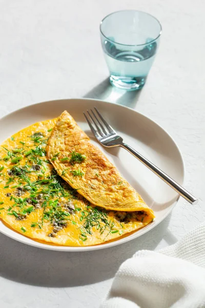 Omelette Aux Herbes Fromage Bleu Oignon Printemps Alimentation Saine Keto — Photo