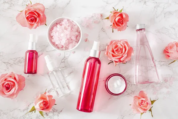 Flaschen Hautpflege Lotion Serum Medizinische Rosenblüten Organische Naturkosmetik — Stockfoto