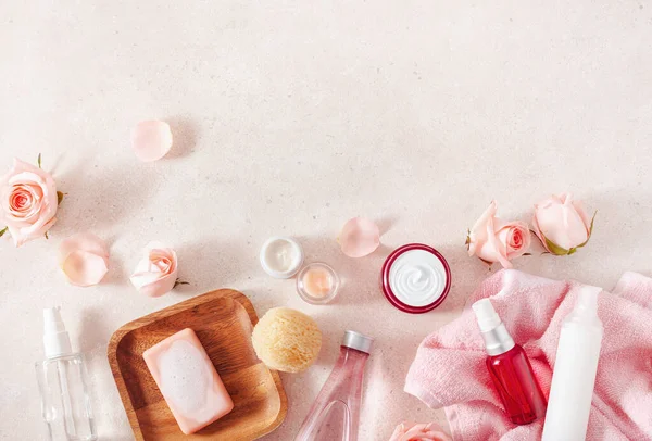 Produkty Pielęgnacji Skóry Kwiaty Róż Naturalne Kosmetyki Domowego Leczenia Uzdrowiskowego — Zdjęcie stockowe
