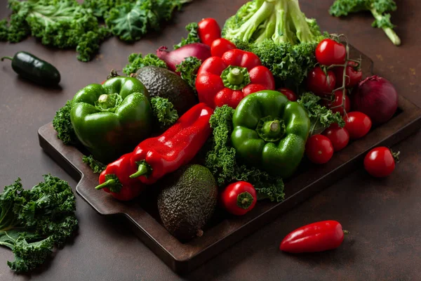 Diverse Rode Groene Groenten Tomaten Paprika Boerenkool Avocado — Stockfoto