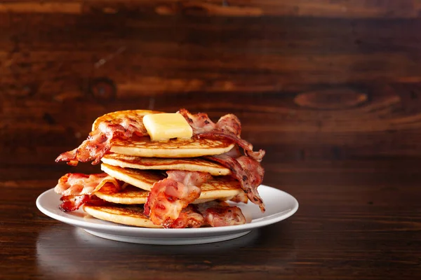 Panquecas Doces Com Manteiga Bacon Pequeno Almoço Americano Tradicional — Fotografia de Stock