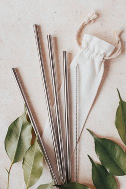 çevre dostu yeniden kullanılabilir metal içme saman. sıfır atık kavramı