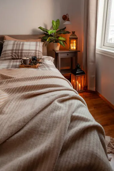 Cozy Scandinavian Bedroom Interior Natural Tones Blanket Candles Houseplants — Fotografia de Stock