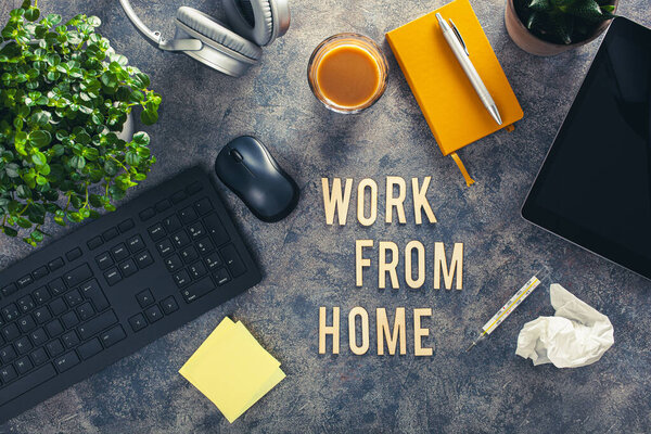 Trabajo Desde Escritorio Texto Casa Con Teclado Ordenador Teléfono Inteligente — Foto de Stock