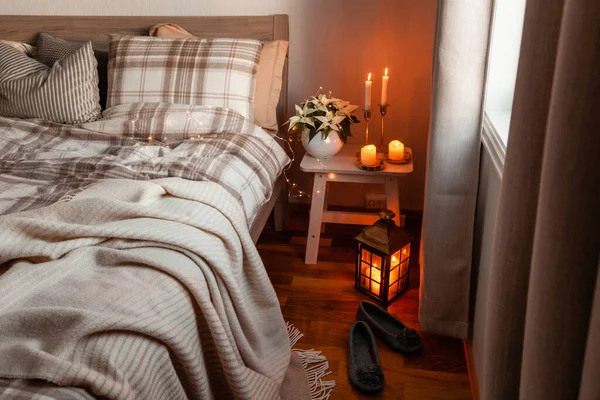 Ζεστό Σκανδιναβικό Υπνοδωμάτιο Εσωτερικό Φυσικούς Τόνους Πραγματική Διαταραχή Χάος Της Royalty Free Εικόνες Αρχείου