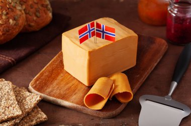 Norveç brunost geleneksel kahverengi peyniri