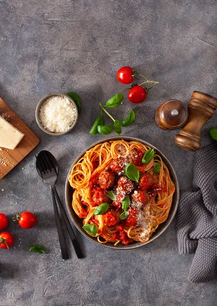 Espaguetis Con Albóndigas Salsa Tomate Pasta Italiana Fotos de stock libres de derechos