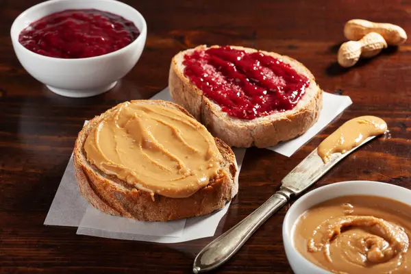 Gładkie Masło Orzechowe Dżem Chleb Tosty Amerykańska Tradycyjna Kanapka Zdjęcie Stockowe