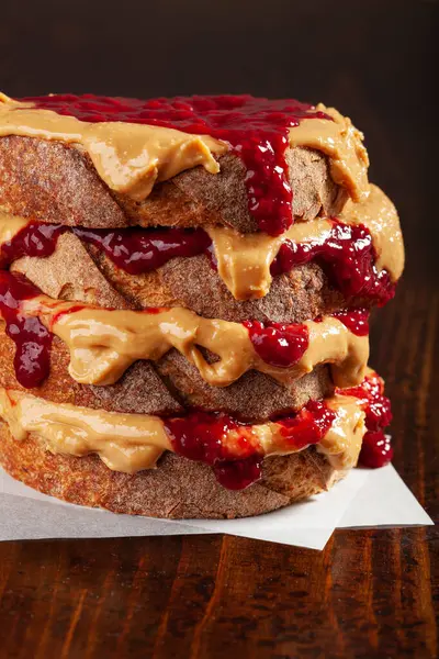 Pürüzsüz Fıstık Ezmesi Reçelli Ekmek Amerikan Geleneksel Sandviçi Stok Resim