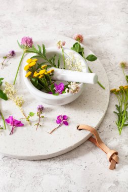 Tıbbi çiçekler, havan topları, alternatif ilaçlar. Yonca folyo tansy rosebay