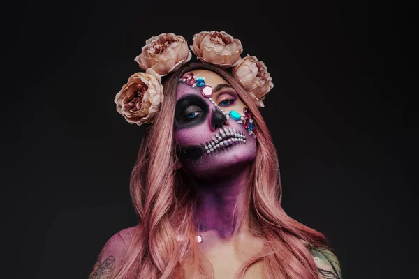 Portrait Femme Peinte Avec Maquillage Muertos Sur Fond Sombre — Photo