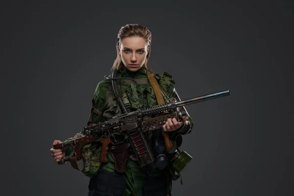 Portré Női Katona Armageddon Után Saját Készítésű Shotgun Álcázó Egyenruha — Stock Fotó