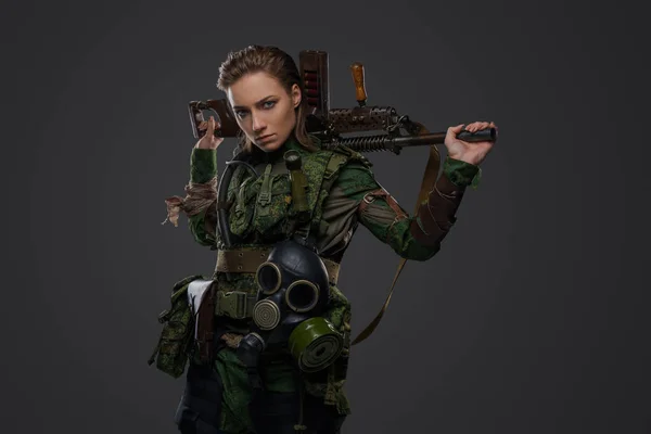 Portrait Female Soldier Armageddon Holding Self Made Shotgun Her Shoulders — Stock Photo, Image