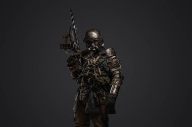 Kıyametten sonra hayatta kalan gri sapığın portresi.