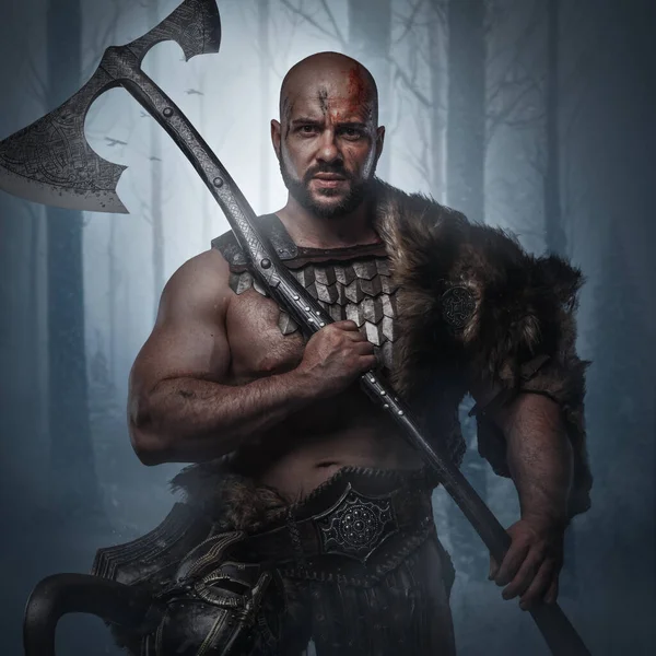 Shot Scandinavian Barbarian Fur Holding Two Handed Axe Frosty Forest — Stock Photo, Image