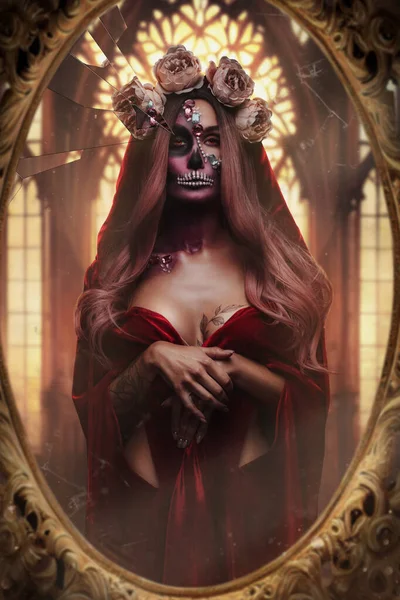 Портрет Красивої Жінки Демона Вінком Троянд Червоного Мису — стокове фото