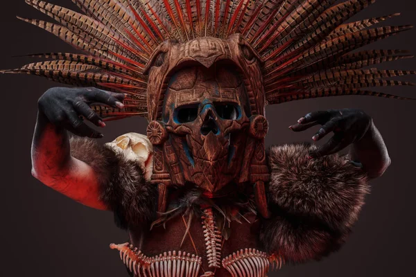 Aufnahme Einer Gruseligen Zombie Frau Dunkler Aborigine Kleidung Und Zeremonieller — Stockfoto