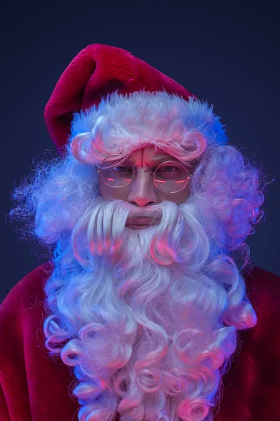 Студійний Знімок Літнього Санта Клауса Червоному Одязі Капелюсі — стокове фото