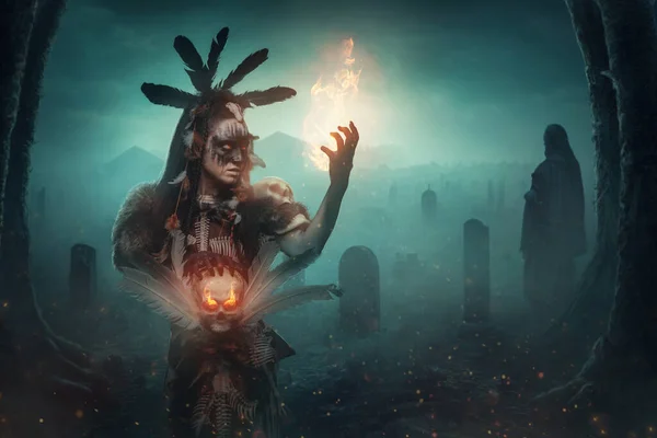 Retrato Bruxa Aborígene Com Pele Maquiagem Lançando Bola Fogo Cemitério — Fotografia de Stock