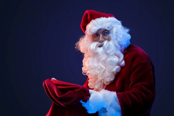 Portrait Santa Claus Barbu Avec Costume Rouge Sac Sur Fond — Photo
