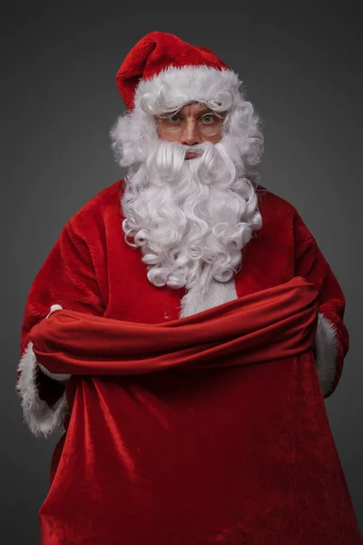 Colpo Babbo Natale Vestito Classico Costume Rosso Bicchieri Possesso Borsa — Foto Stock