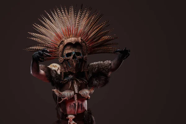 Shot Creepy Zombie Woman Dressed Dark Aboriginal Wear Ceremonial Headdress — Stock fotografie